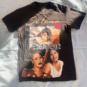 Selena Graphic Tee